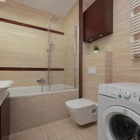 Modern In With Underground Parking By Renters Apartamento