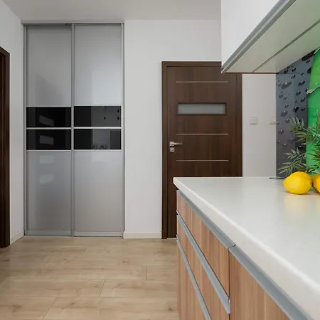 Modern In With Underground Parking By Renters Apartamento *