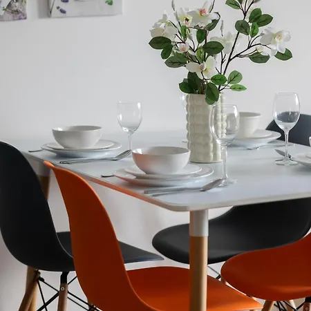 Modern In With Underground Parking By Renters Appartamento *