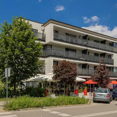 Modern In With Underground Parking By Renters Appartamento Varsavia