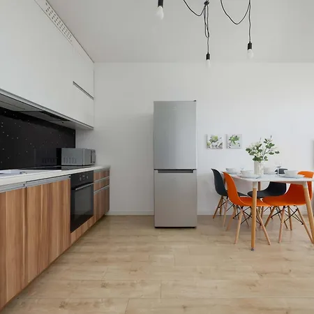 Апартаменты Modern In With Underground Parking By Renters