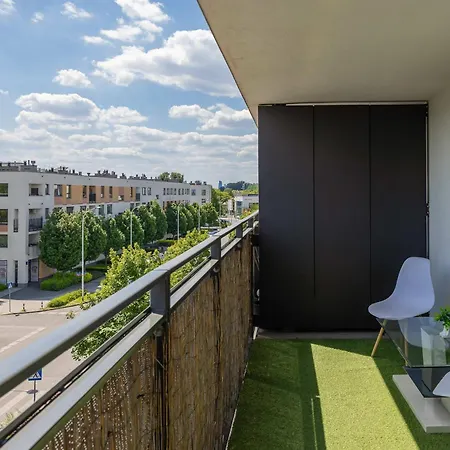 Modern In With Underground Parking By Renters アパート *